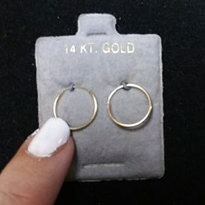 14kt small g9ld hoops.